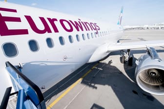 Flugzeug von Eurowings: Der reine Flugpreis soll möglichst niedrig sein, dafür kostet jede Zusatzleistung extra – so macht es auch die Flugesellschaft Eurowings.