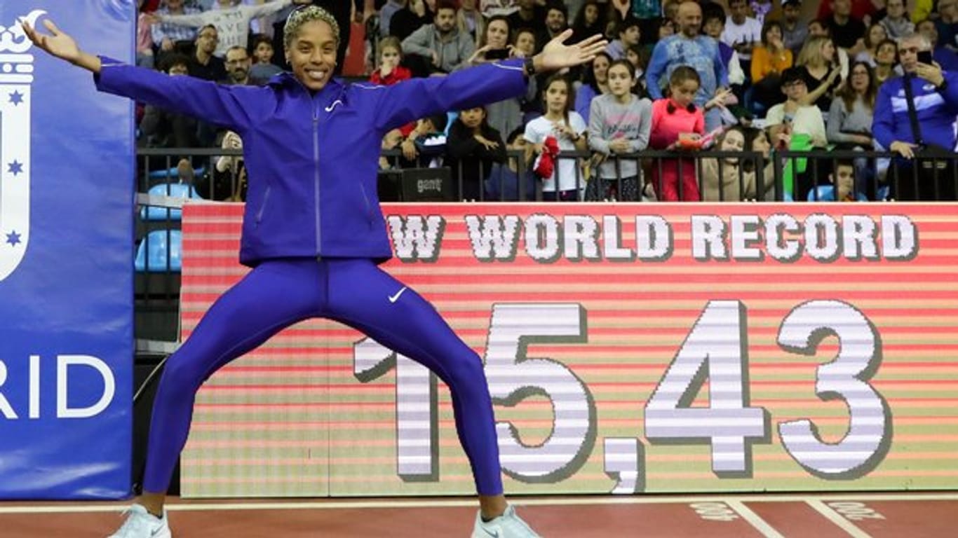 Yulimar Rojas aus Venezuela feiert nach ihrem Weltrekord.