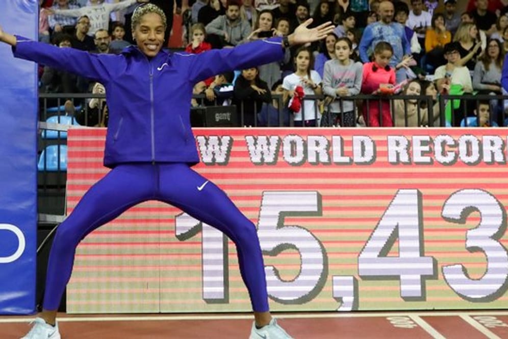 Yulimar Rojas aus Venezuela feiert nach ihrem Weltrekord.