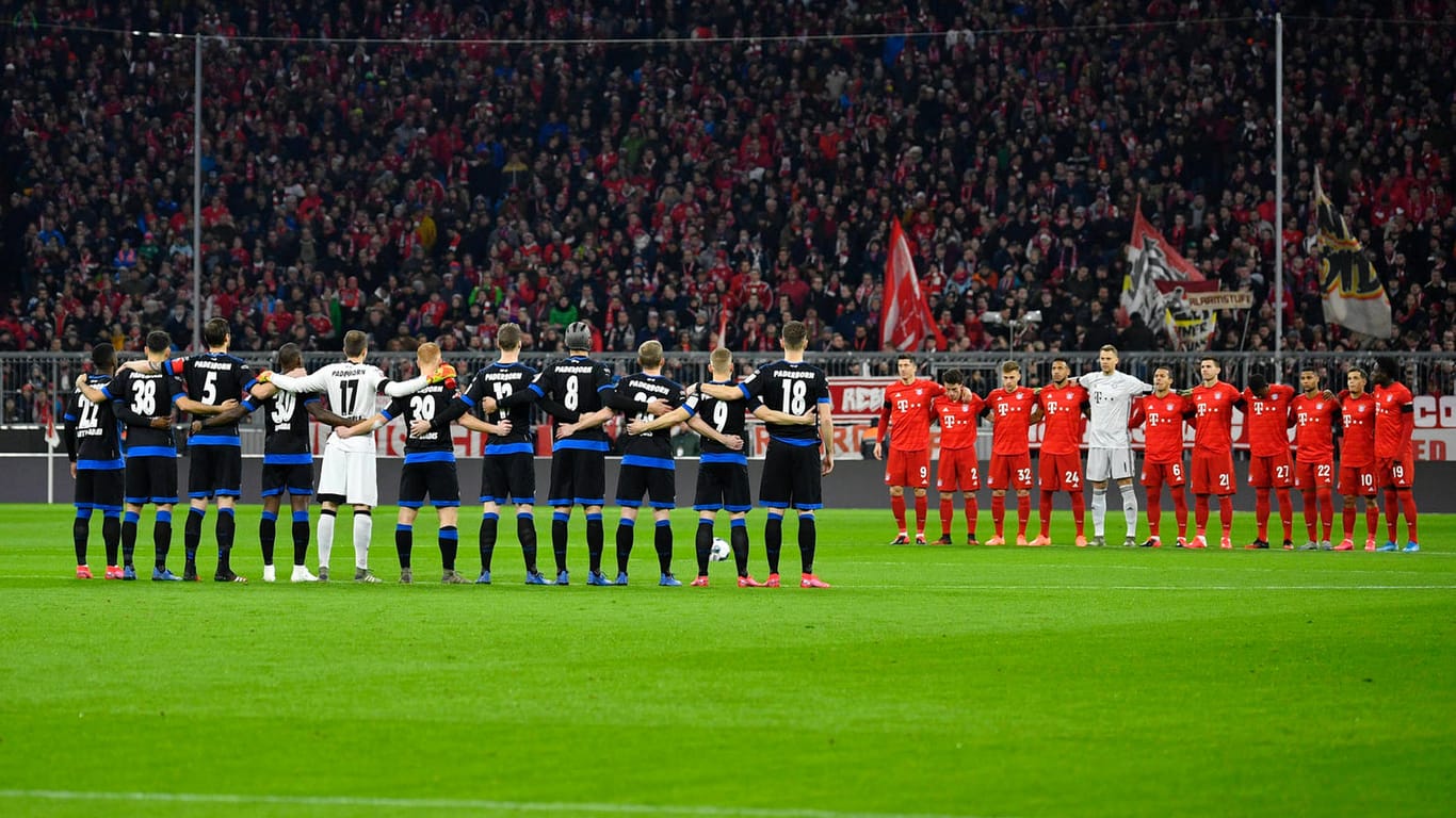 Auch beim Spiel zwischen dem FC Bayern und dem SC Paderborn gab es eine Schweigeminute.
