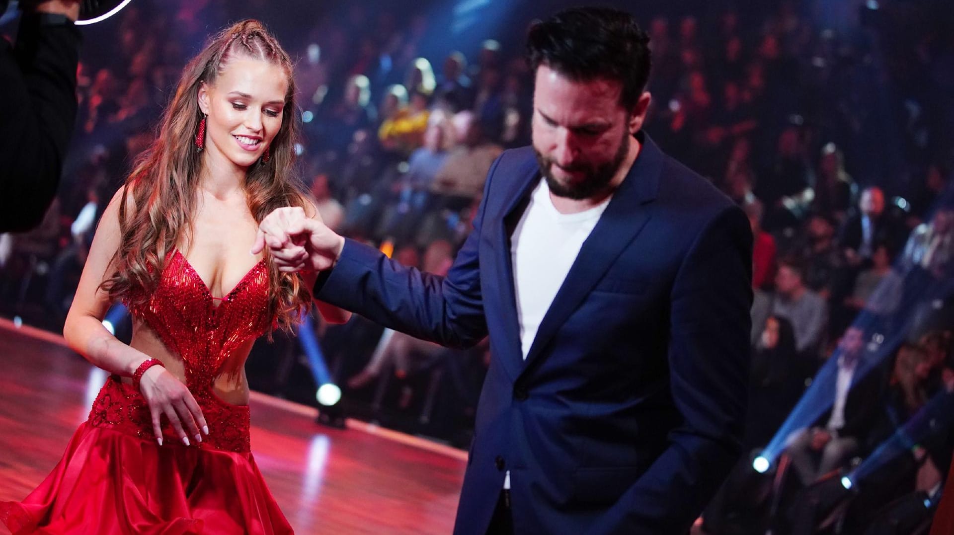 Immer an ihrer Seite: Michael Wendler und Laura Müller bei der ersten Sendung von "Let's Dance".