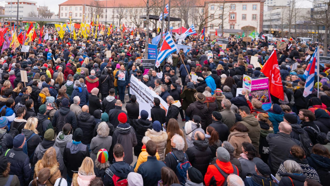 Demonstration in Hanau: Tausende protestieren gegen Rechtsextremismus.