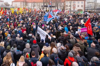 Demonstration in Hanau: Tausende protestieren gegen Rechtsextremismus.