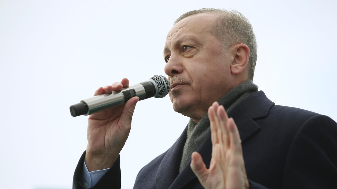 Recep Tayyip Erdogan: Der türkische Präsident hat ein Gipfeltreffen angekündigt, um eine humanitäre Katastrophe in Idlib zu verhindern.