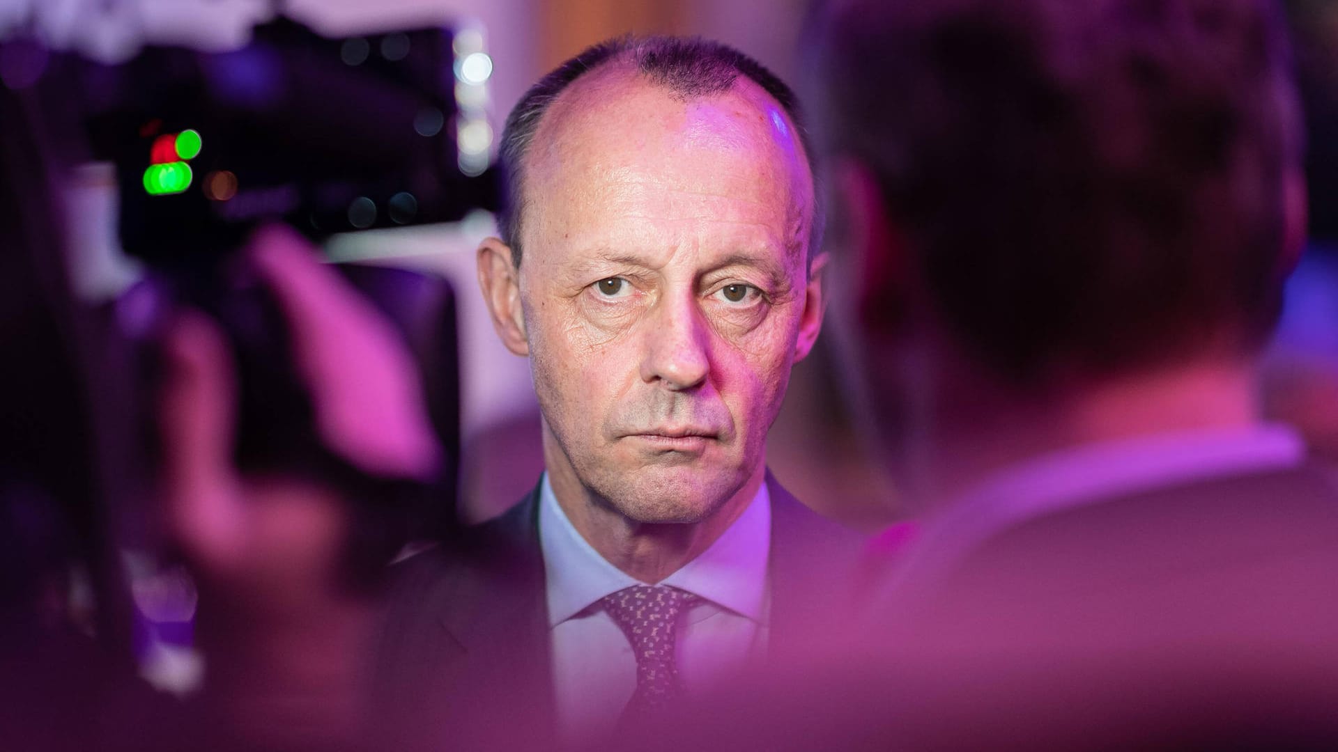 Nach der Einigung in Thüringen spricht sich auch Friedrich Merz gegen den Kompromiss aus. Nach der Einigung in Thüringen spricht sich auch Friedrich Merz gegen den Kompromiss aus.