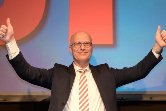 SPD-Spitzenkandidat und Erster Bürgermeister Peter Tschentscher auf der Wahlparty seiner Partei.