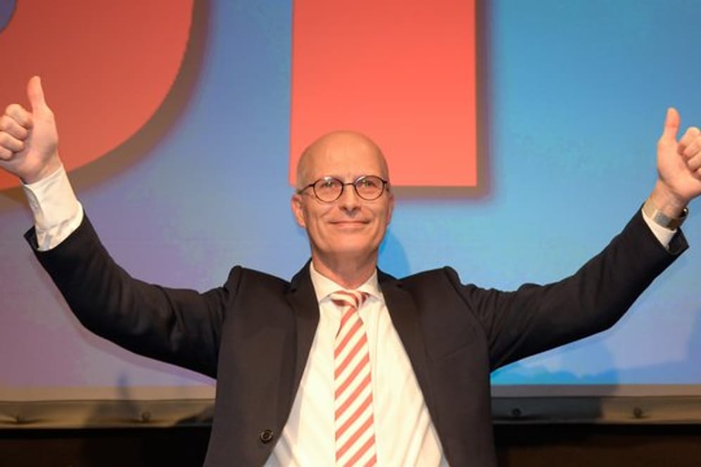 SPD-Spitzenkandidat und Erster Bürgermeister Peter Tschentscher auf der Wahlparty seiner Partei.