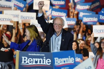 US-Vorwahlen in Nevada: Bernie Sanders feiert bei einer Wahlkampfveranstaltungen seinen zweiten Sieg.