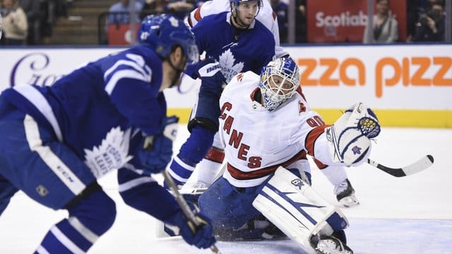 David Ayres kam als Notfalltorwart bei den Carolina Hurricanes zum Einsatz.