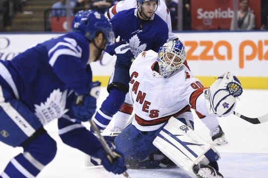 David Ayres kam als Notfalltorwart bei den Carolina Hurricanes zum Einsatz.