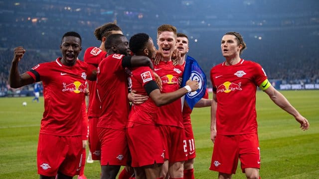 Die Profis von RB Leipzig hatten beim FC Schalke 04 leichtes Spiel. Die Profis von RB Leipzig hatten beim FC Schalke 04 leichtes Spiel.