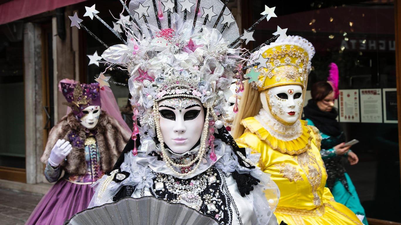 Karnevalisten in Venedig: Für die begeisterten Italiener gibt es keinen Karneval 2020 mehr.