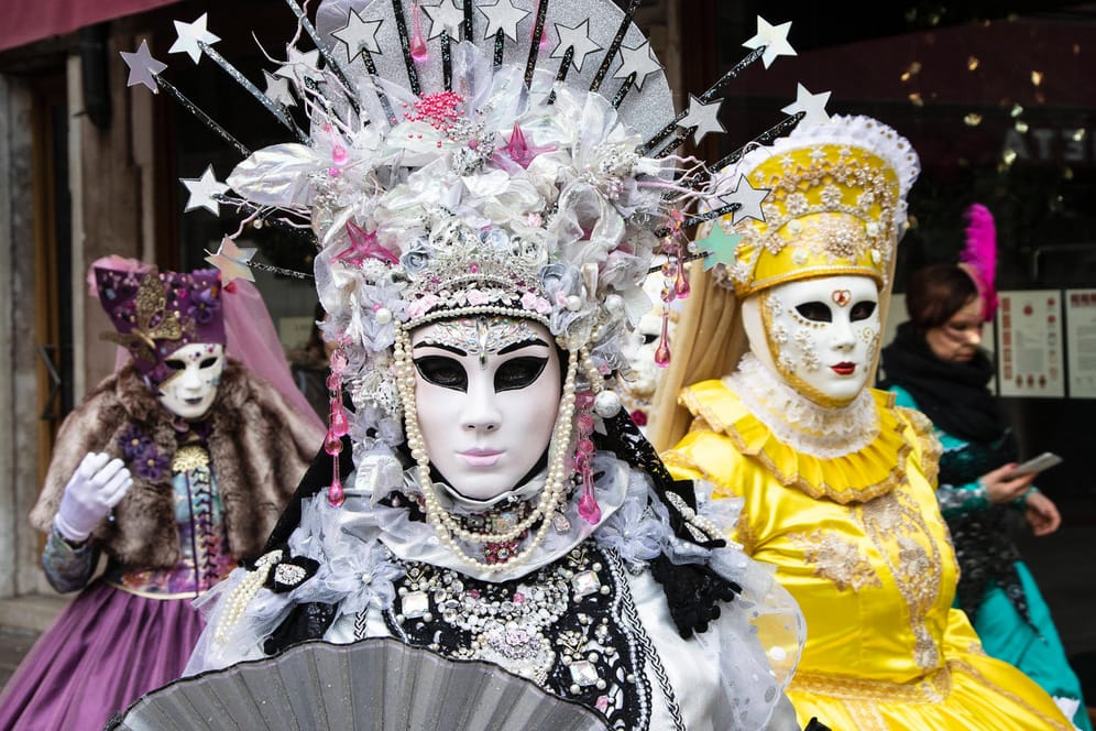 Karnevalisten in Venedig: Für die begeisterten Italiener gibt es keinen Karneval 2020 mehr.