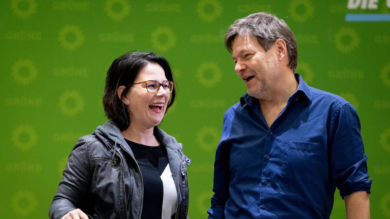 Annalena Baerbock (l) und Robert Habeck, Bundesvorsitzende von Bündnis 90/Die Grünen, in der Parteizentrale der Grünen.