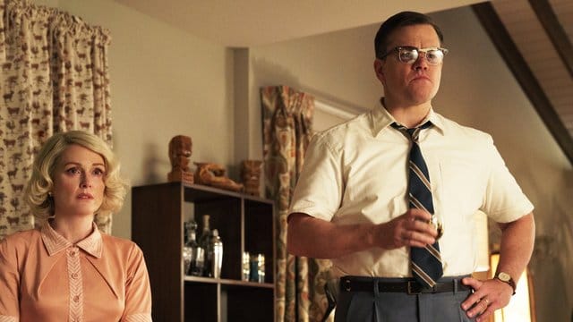 Margaret (Julianne Moore) und Gardner (Matt Damon) in einer Szene des Films "Suburbicon - Der Tod wohnt in der Vorstadt".