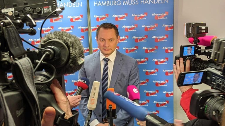 Tino Chrupalla, AfD-Parteivorsitzender: Will den Abend in Hamburg zunächst abwarten.