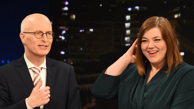 Die Spitzenkandidaten zur Bürgerschaftswahl Peter Tschentscher (SPD), Erster Bürgermeister von Hamburg, und Katharina Fegebank (Bündnis 90/Die Grünen), Zweite Bürgermeisterin im Wahlstudio des NDR. Die Spitzenkandidaten zur Bürgerschaftswahl Peter Tschentscher (SPD), Erster Bürgermeister von Hamburg, und Katharina Fegebank (Bündnis 90/Die Grünen), Zweite Bürgermeisterin im Wahlstudio des NDR.