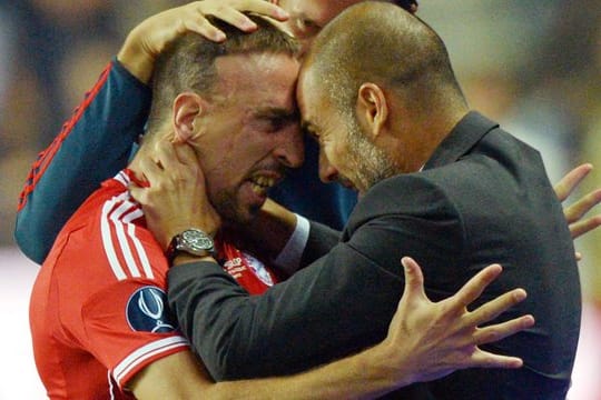 Münchens Franck Ribery bejubelt sein Tor zum 1:1 mit Trainer Pep Guardiola.