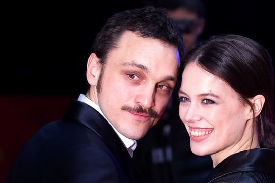 Die Hauptdarsteller Franz Rogowski und Paula Beer bei der "Undine"-Premiere in Berlin.