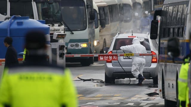Südkoreas Regierung hat die höchste Warnstufe für Infektionskrankheiten ausgerufen. Südkoreas Regierung hat die höchste Warnstufe für Infektionskrankheiten ausgerufen.