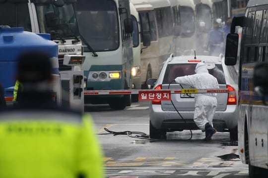 Südkoreas Regierung hat die höchste Warnstufe für Infektionskrankheiten ausgerufen.