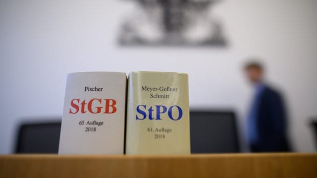 Ehen können für die Ewigkeit geschlossen werden. Ehen können für die Ewigkeit geschlossen werden.
