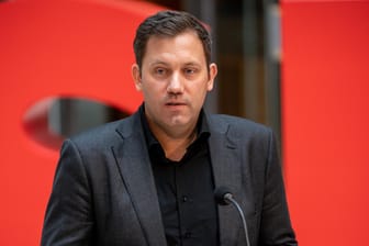 Lars Klingbeil: Der SPD-Generalsekretär erklärte, dass es gegenüber Angela Merkel ein Vertrauensverhältnis gebe, das für keinen anderen potenziellen Unions-Kanzler gilt. (Archivbild)