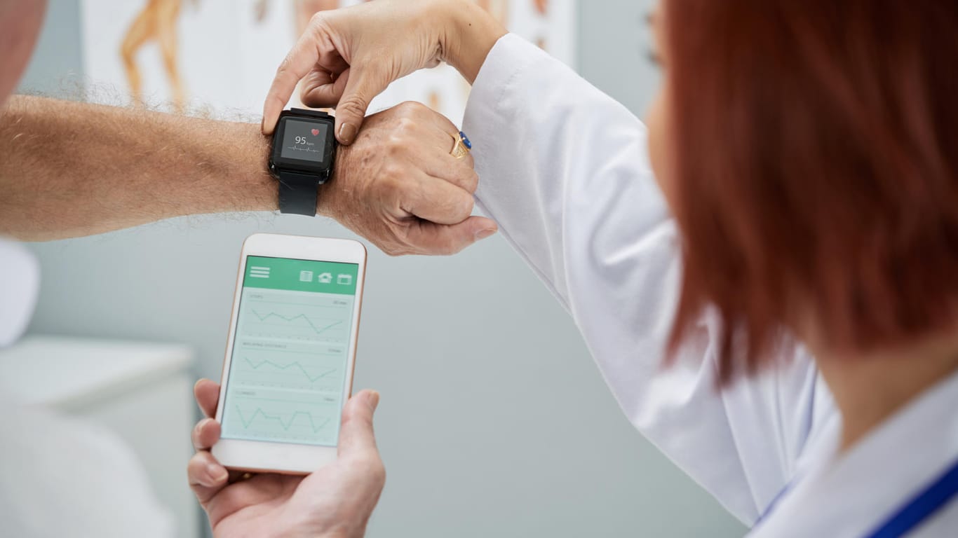 Patientendaten: Die App zählt Schritte und Tempo, und Patienten laden Informationen über ihre Verfassung hoch.
