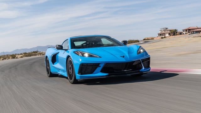 Flott unterwegs: Die neue Corvette in Mittelmotor-Bauweise startet jetzt in den USA und kommt von 2021 an auch nach Europa.