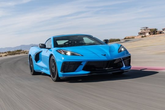 Flott unterwegs: Die neue Corvette in Mittelmotor-Bauweise startet jetzt in den USA und kommt von 2021 an auch nach Europa.