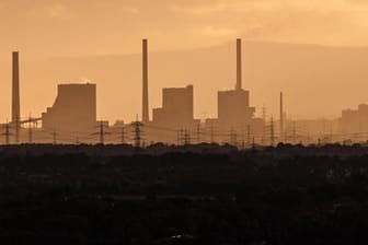 Ein Fernheizwerk in Mannheim: In Deutschland sind mehr als 1.500 Anlagen in den Emissionshandel involviert.