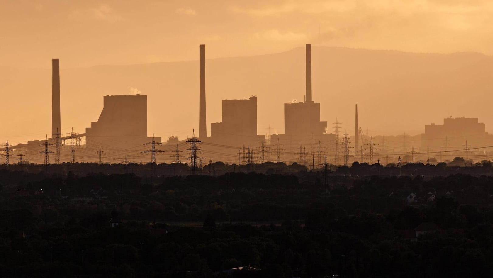 Ein Fernheizwerk in Mannheim: In Deutschland sind mehr als 1.500 Anlagen in den Emissionshandel involviert.