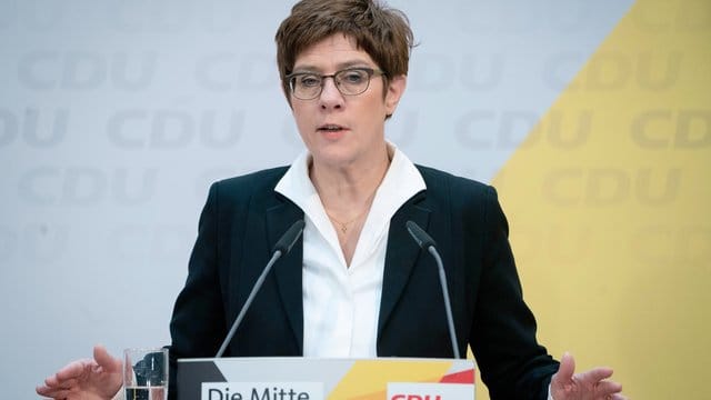 CDU-Chefin Annegret Kramp-Karrenbauer attackierte SPD-Generalsekretär Lars Klingbeil scharf. CDU-Chefin Annegret Kramp-Karrenbauer attackierte SPD-Generalsekretär Lars Klingbeil scharf.