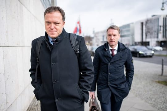 Der stellvertretende Thüringer CDU-Vorsitzende Mario Voigt (l.