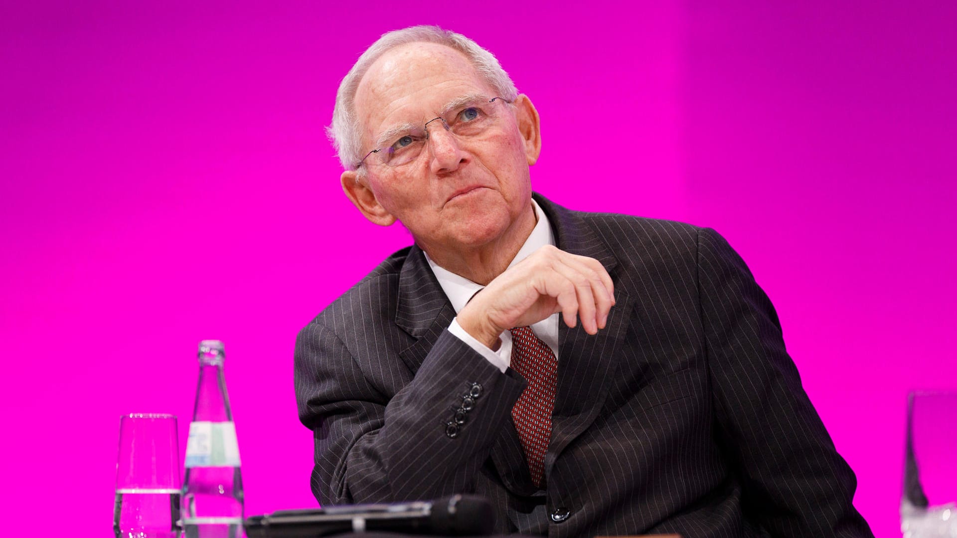 Wolfgang Schäuble: Der Bundestagspräsident erhielt die höchste Auszeichnung des IOC. Wolfgang Schäuble: Der Bundestagspräsident erhielt die höchste Auszeichnung des IOC.
