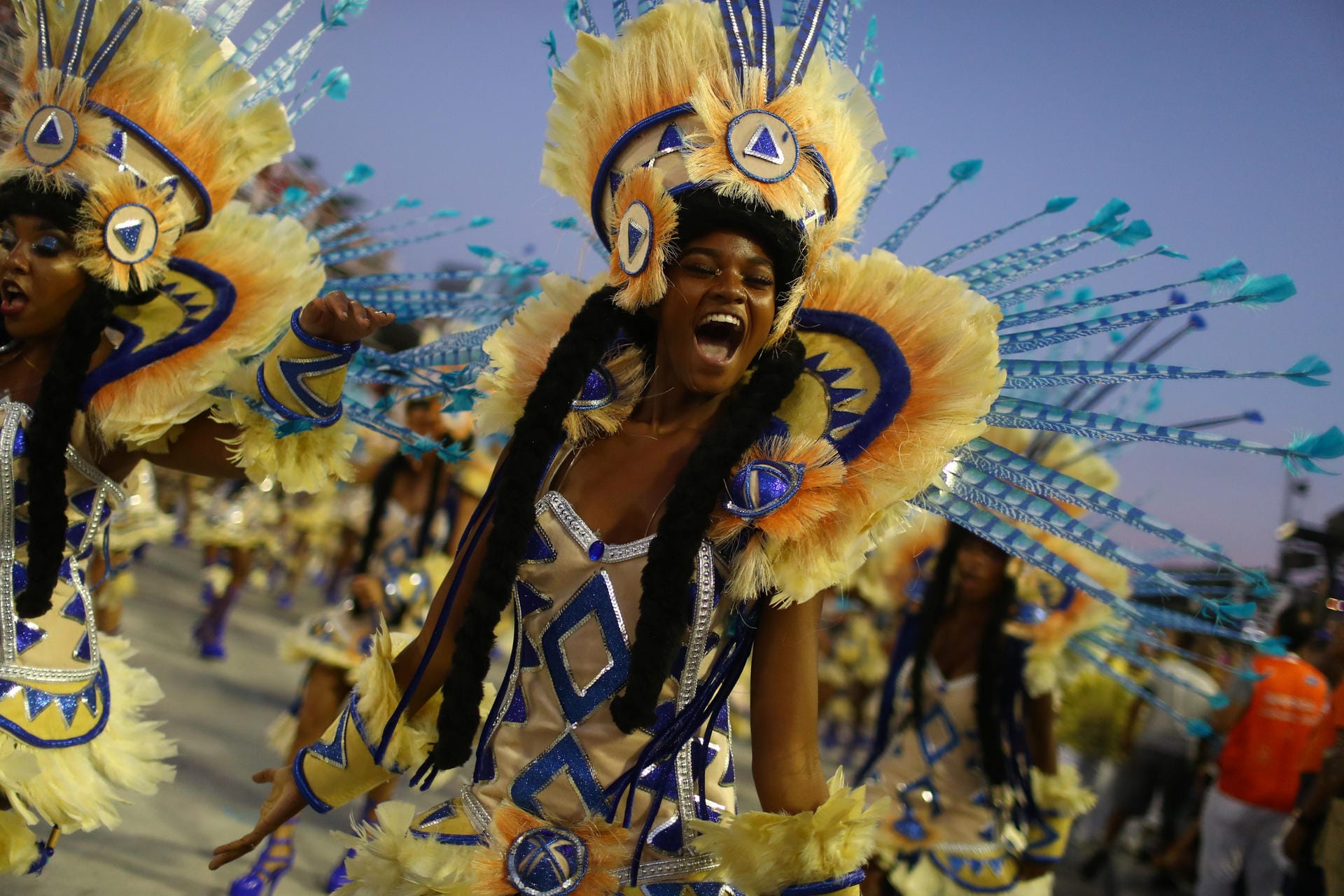 Karneval in Rio: Im Sambodrom konkurrieren die Schulen um die besten Kostüme und Tänze.