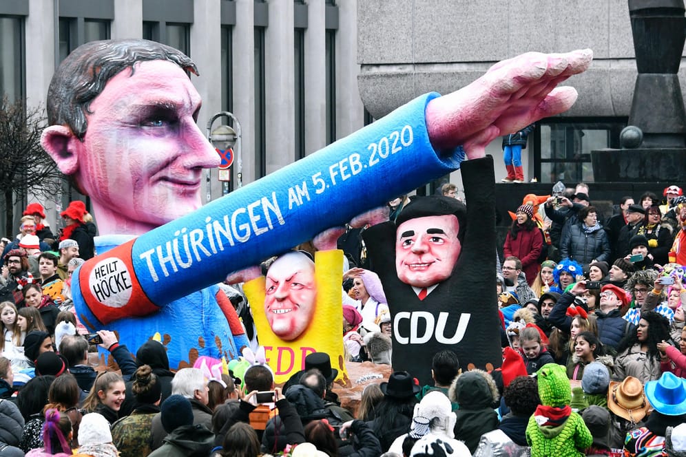 Rosenmontagszug in Düsseldorf: Beim Karneval wurde das Thüringen-Debakel immer wieder aufgegriffen.