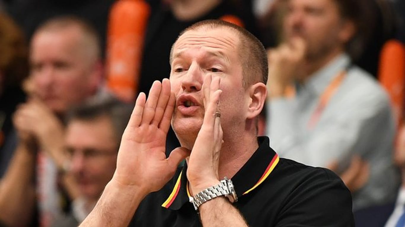 Bundestrainer Henrik Rödl kassierte mit den deutschen Basketballern in Großbritannien eine unnötige Niederlage.