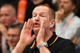 Bundestrainer Henrik Rödl kassierte mit den deutschen Basketballern in Großbritannien eine unnötige Niederlage.
