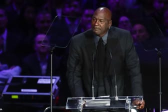 Michael Jordan bei Kobe Bryants Gedenkfeier: Der ehemalige Basketball-Star brach in Tränen aus.