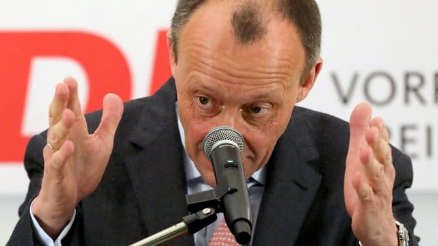 Merz bekräftigte bei seinem Auftritt in Mecklenburg-Vorpommern, er wolle "einen Beitrag leisten", die Herausforderungen der nächsten Jahre zu meistern. Merz bekräftigte bei seinem Auftritt in Mecklenburg-Vorpommern, er wolle "einen Beitrag leisten", die Herausforderungen der nächsten Jahre zu meistern.