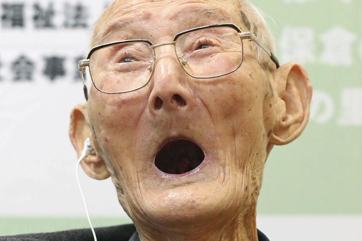 Chitetsu Watanabe, laut "Guinness Buch der Rekorde" mit 112 Jahren der älteste Mann der Welt, ist tot. Er soll am 23. Februar 2020 eines natürlichen Todes gestorben sein.