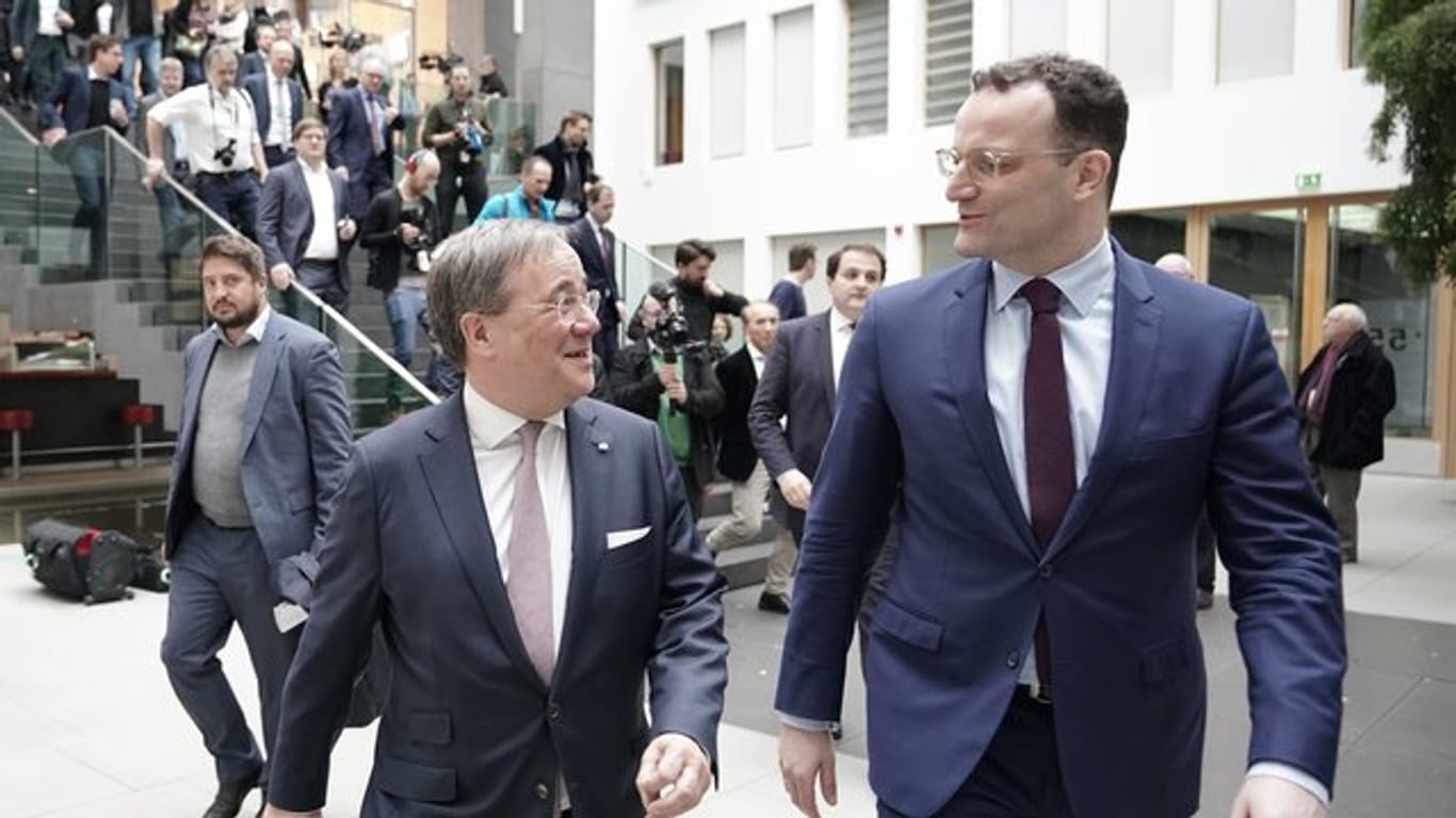 Kandidaten-Duo für die AKK-Nachfolge: Gesundheitsminister Jens Spahn (r.