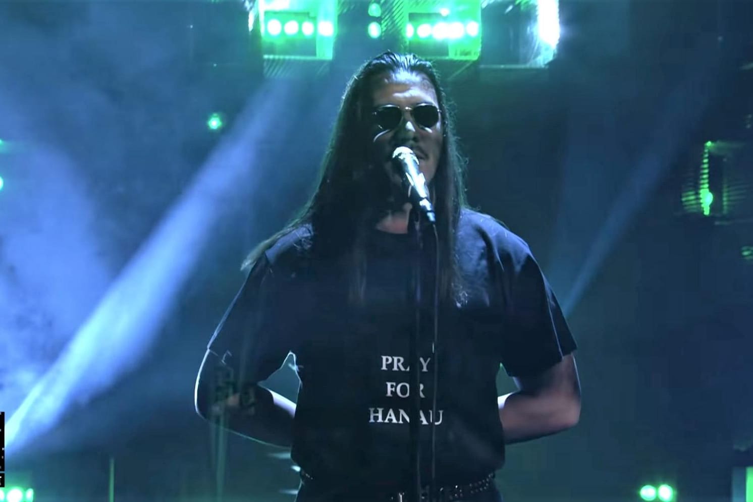 Rapper Apache 207: Er trug bei der Show "Late Night Berlin" ein Shirt mit der Aufschrift "Pray for Hanau".