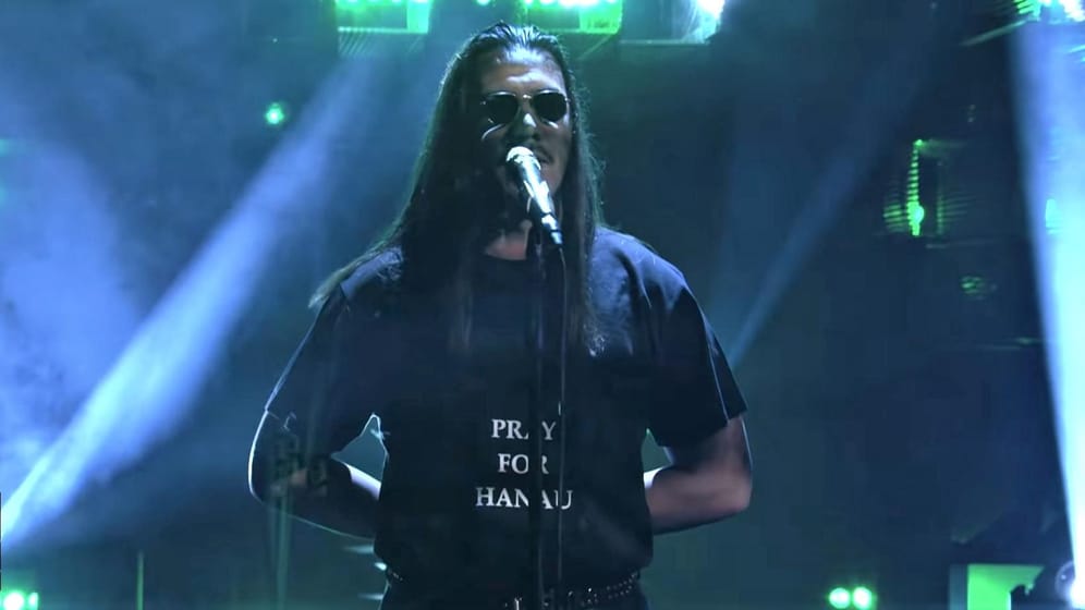 Rapper Apache 207: Er trug bei der Show "Late Night Berlin" ein Shirt mit der Aufschrift "Pray for Hanau".