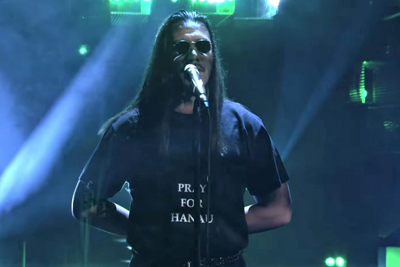 Rapper Apache 207: Er trug bei der Show "Late Night Berlin" ein Shirt mit der Aufschrift "Pray for Hanau".