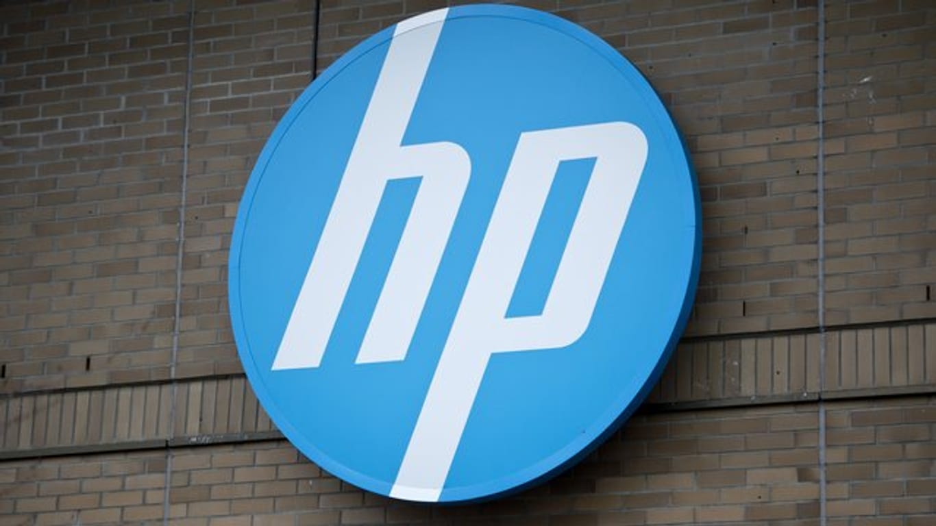 Der PC- und Druckerhersteller HP hat im jüngsten Geschäftsquartal deutlich weniger verdient.