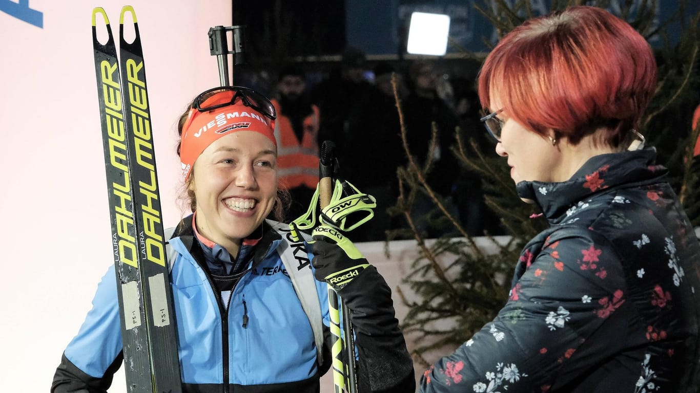 Biathlon auf Schalke im Dezember 2019: Laura Dahlmeier (l.) und Kati Wilhelm.