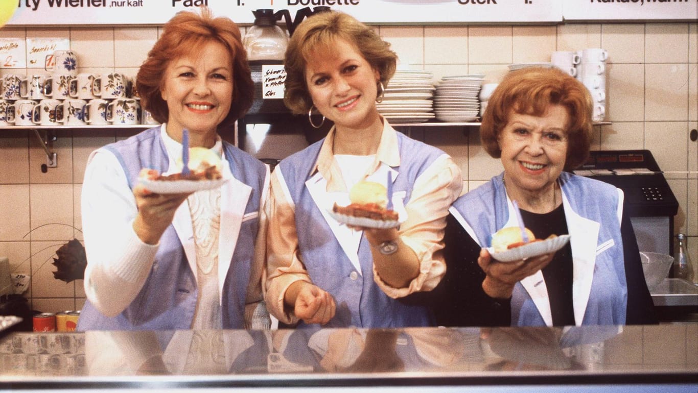 "Drei Damen vom Grill": Brigitte Grothum (Magda), Gabrielle Schramm (Margot) und Brigitte Mira (Oma Färber).