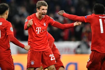 Wollen auch in London wieder jubeln: Die Bayern-Stars um Thomas Müller (M.).